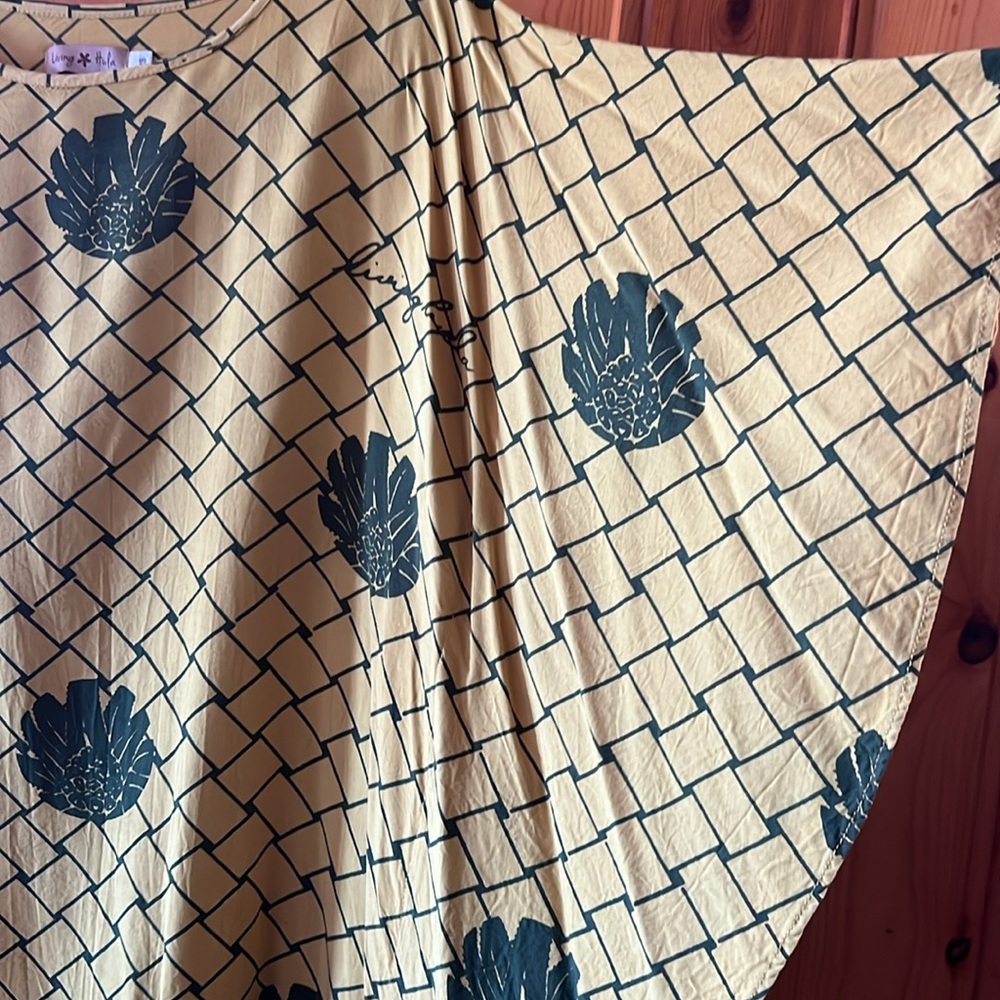 Gently used living Hula extra small top - Picture 4 of 4